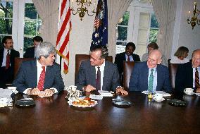 Bush Meets Bipartisan Congressional Leaders