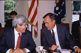 Bush Meets Bipartisan Congressional Leaders