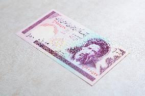 Illustration - Iranian Rial vs US Dollar A Currency in Crisis