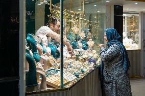 Illustration - Iranian Rial vs US Dollar A Currency in Crisis