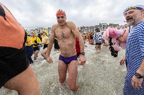 Bain des Givres At New Years Day Swim - Dunkirk