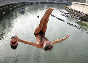 Traditional Dive Into The Tiber River - Rome