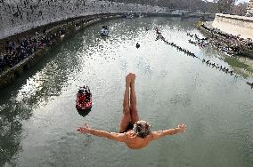 Traditional Dive Into The Tiber River - Rome