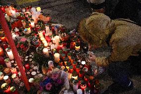 Tribute to victims at Le Constellation bar - Crans Montana