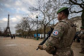 Sentinelle mission in front of the Eiffel Tower in Paris