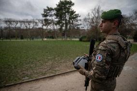 Sentinelle mission in front of the Eiffel Tower in Paris