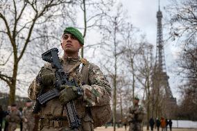 Sentinelle mission in front of the Eiffel Tower in Paris
