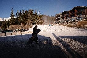 Tribute to victims at Le Constellation bar - Crans Montana
