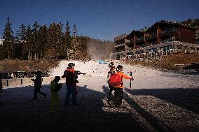 Tribute to victims at Le Constellation bar - Crans Montana