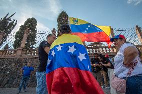 Venezuelans Celebrate the Detention of the President Nicolas Maduro - Mexico