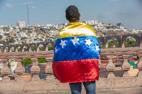 Venezuelans Celebrate the Detention of the President Nicolas Maduro - Mexico