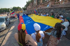 Venezuelans Celebrate the Detention of the President Nicolas Maduro - Mexico