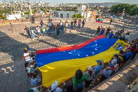 Venezuelans Celebrate the Detention of the President Nicolas Maduro - Mexico