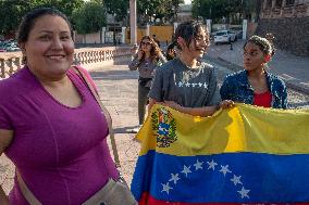 Venezuelans Celebrate the Detention of the President Nicolas Maduro - Mexico