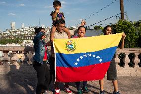Venezuelans Celebrate the Detention of the President Nicolas Maduro - Mexico