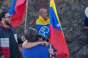 Venezuelans Celebrate the Detention of the President Nicolas Maduro - Mexico