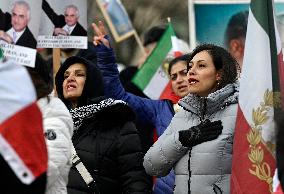 Activists take part in a rally supporting protestors in Iran  - Washington