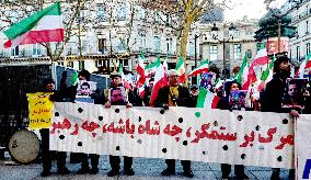 Demo to support Resistance Fighters of Iran in Paris