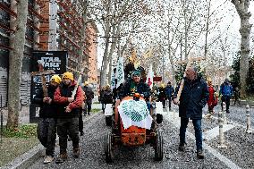 Farmers procession through the streets of Toulouse