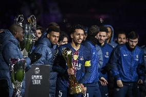 PSG celebrates the Intercontinental Cup at Parc des Princes - FA