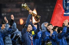 PSG celebrates the Intercontinental Cup at Parc des Princes - FA
