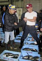 Year's 1st pufferfish auction in western Japan