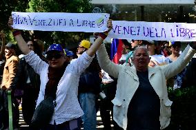 Venezuelans in Mexico Celebrate the Arrest of President Nicolás Maduro