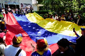 Venezuelans in Mexico Celebrate the Arrest of President Nicolás Maduro