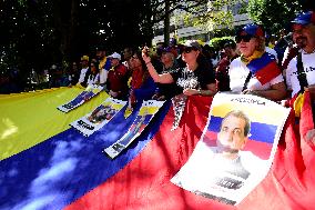 Venezuelans in Mexico Celebrate the Arrest of President Nicolás Maduro