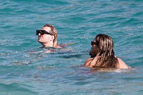 Heidi Klum And Tom Kaulitz Beachside - St Barths