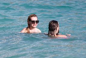Heidi Klum And Tom Kaulitz Beachside - St Barths