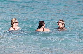 Heidi Klum And Tom Kaulitz Beachside - St Barths