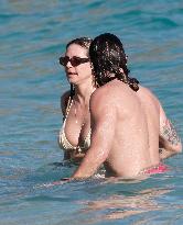 Heidi Klum And Tom Kaulitz Beachside - St Barths