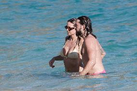 Heidi Klum And Tom Kaulitz Beachside - St Barths
