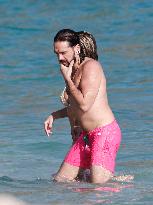 Heidi Klum And Tom Kaulitz Beachside - St Barths
