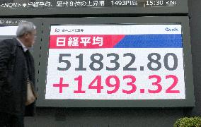Tokyo stocks surge on year's 1st trading day