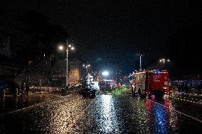 Tree Collapses Near Colosseum Due to Bad Weather - Rome