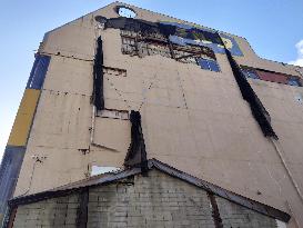 Strong quakes hit western Japan