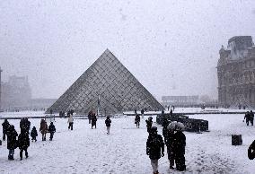 Paris Under The Snow At The Louvre - Paris