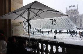 Paris Under The Snow At The Louvre - Paris