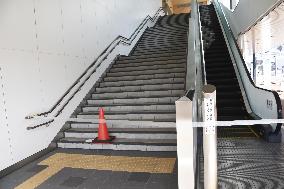 Strong quakes hit western Japan