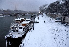 Paris Under The Snow - Paris