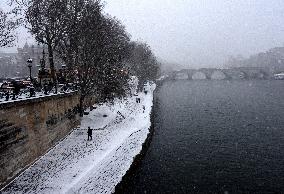 Paris Under The Snow - Paris