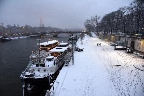 Paris Under The Snow - Paris