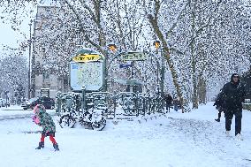 Paris Under The Snow - Paris