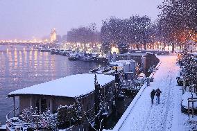 Paris Under The Snow - Paris