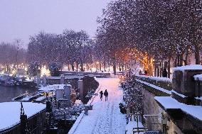 Paris Under The Snow - Paris