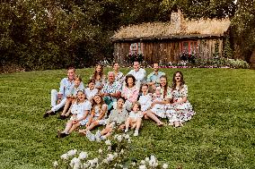 THE ROYAL FAMILY WISHES A HAPPY NEW YEAR