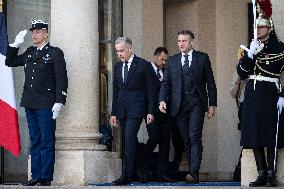 Macron and Carney Meet Ahead of Summit - Paris