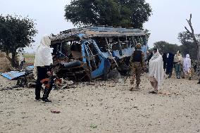 1 Dead and 8 Injured in Bus Attack - Pakistan